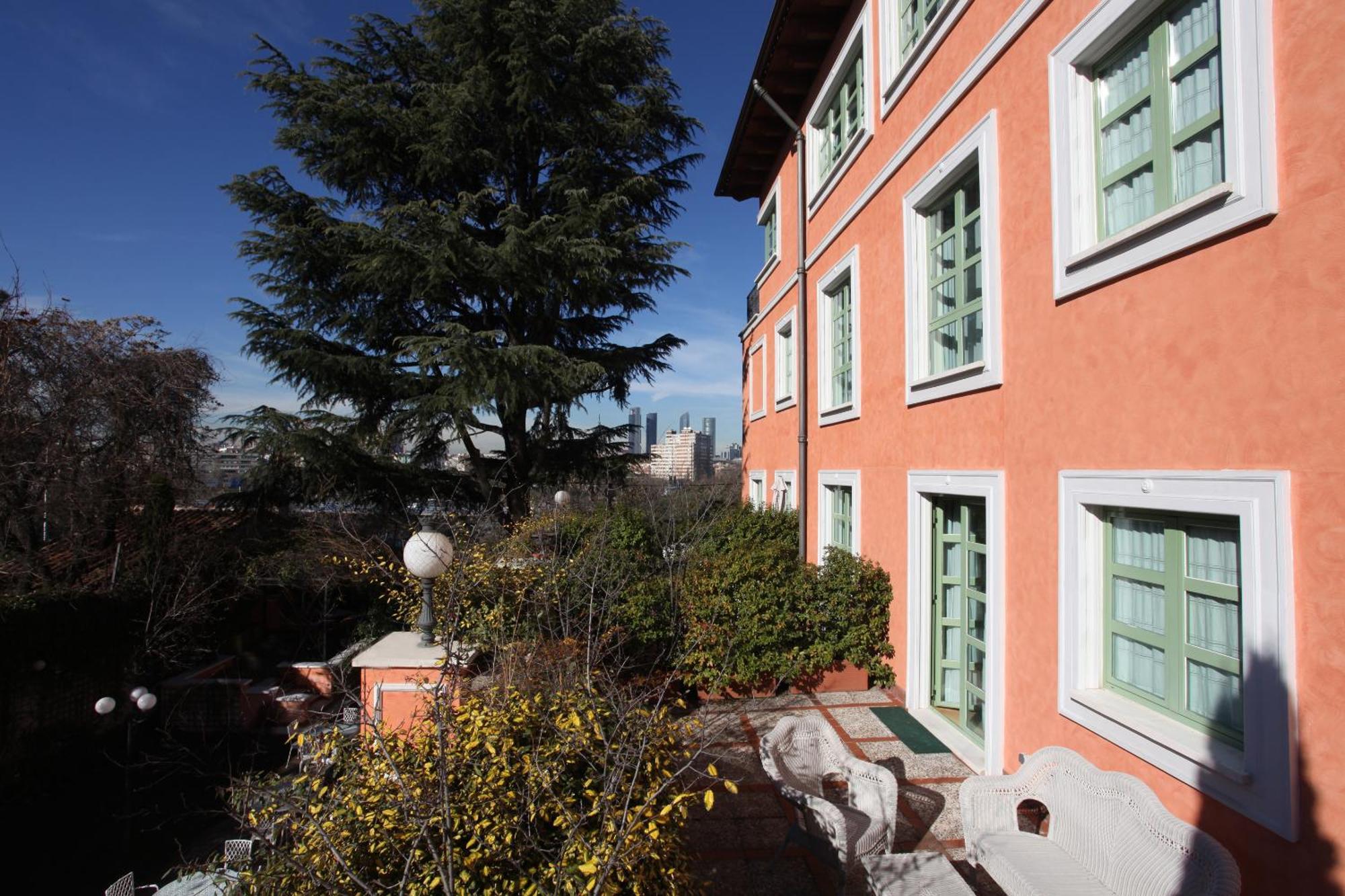 La Quinta De Los Cedros Madrid Bagian luar foto