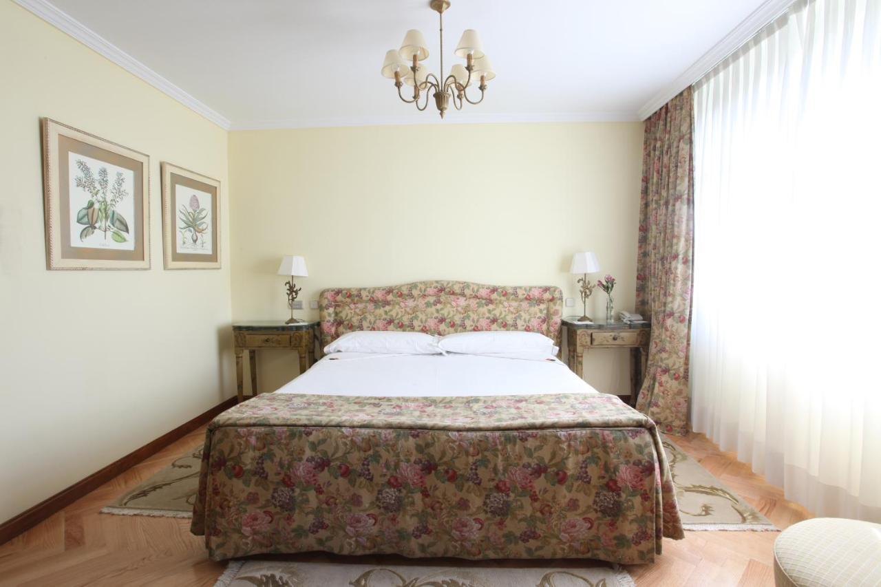 La Quinta De Los Cedros Madrid Ruang foto