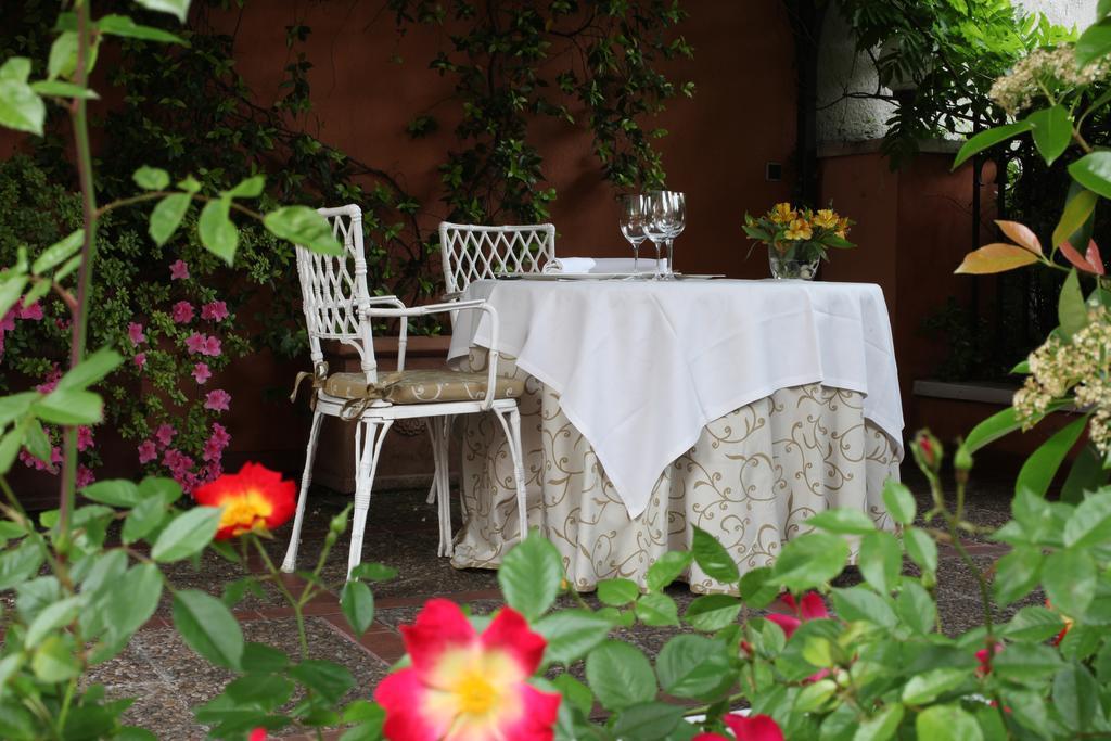 La Quinta De Los Cedros Madrid Bagian luar foto