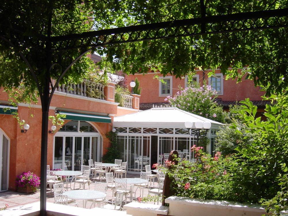 La Quinta De Los Cedros Madrid Bagian luar foto