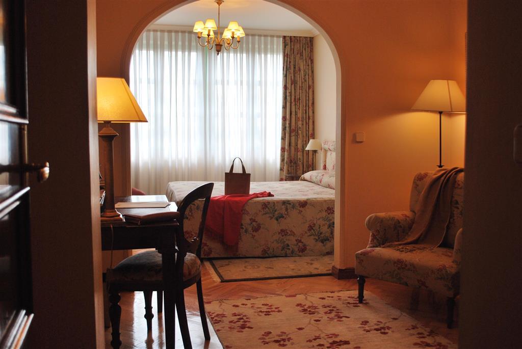 La Quinta De Los Cedros Madrid Ruang foto